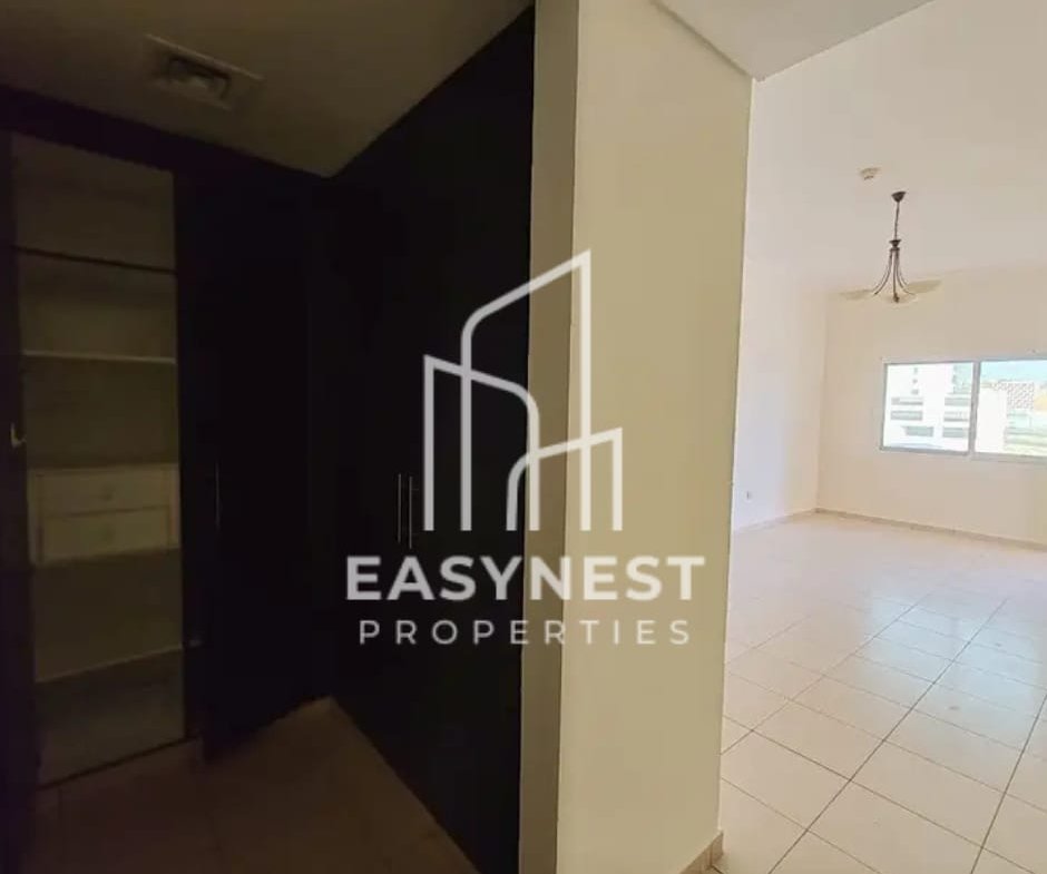 Spacious 2BR Apartment for Sale | Mazaya, Liwan